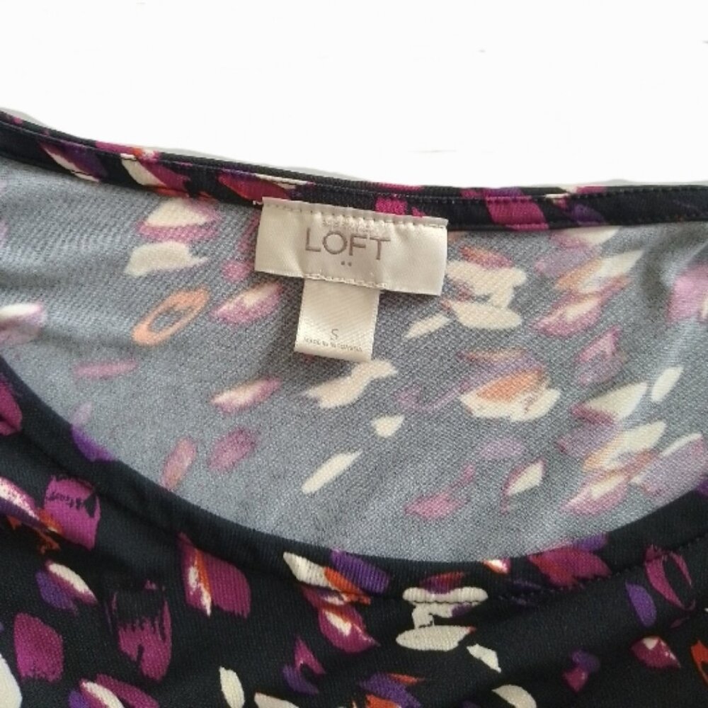 Ann Taylor Elegant Midi Dress with Abstract Print and Draped Design, Size S. - Picture 7 of 7